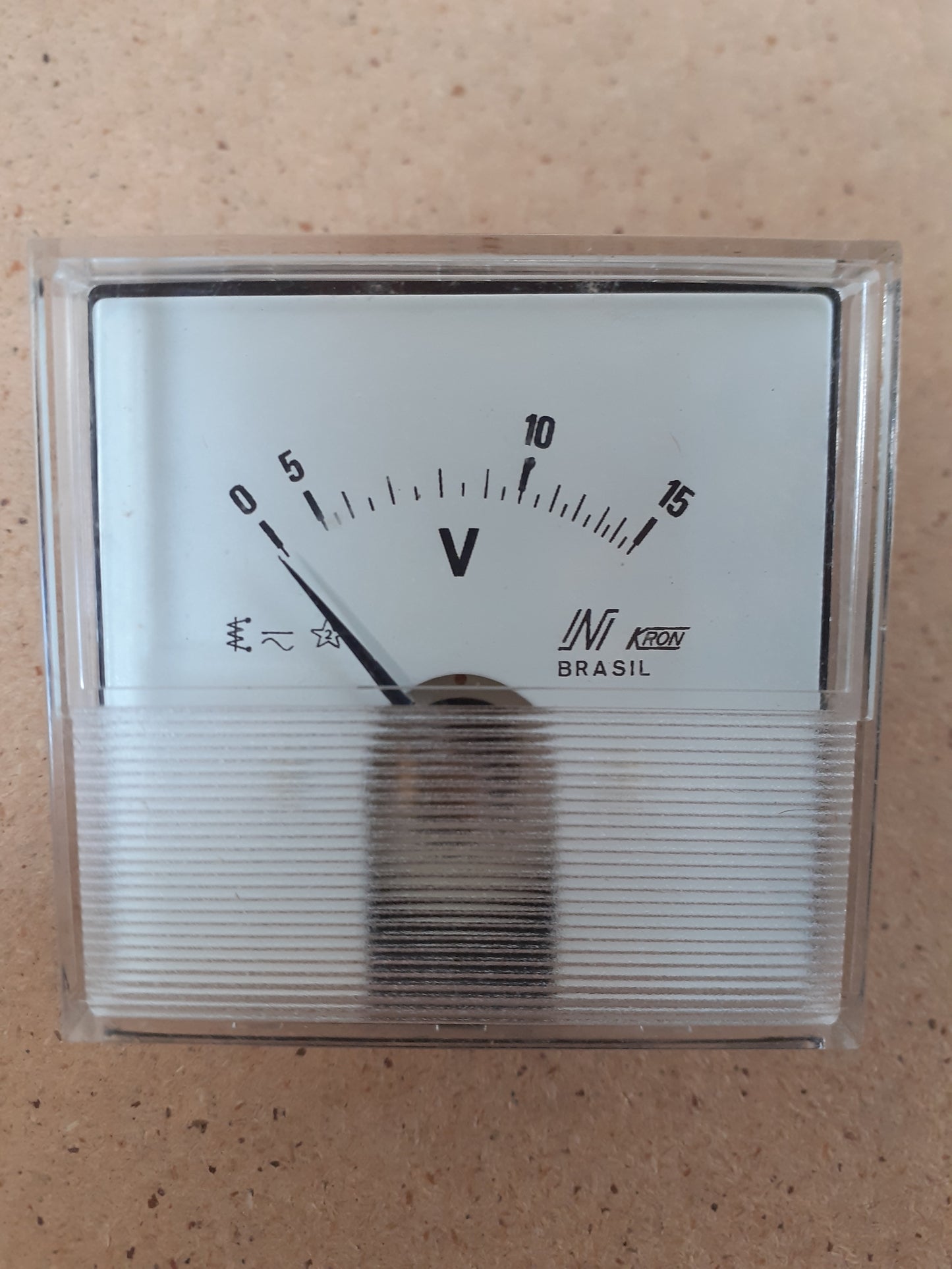 Voltimetro Kron QN65 15V