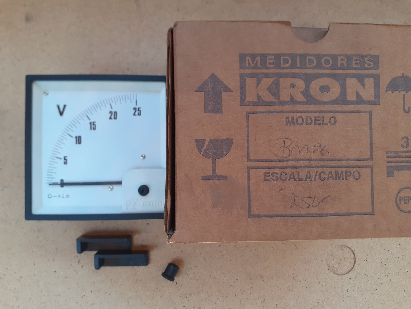 Voltimetro Kron BM96 25VCC