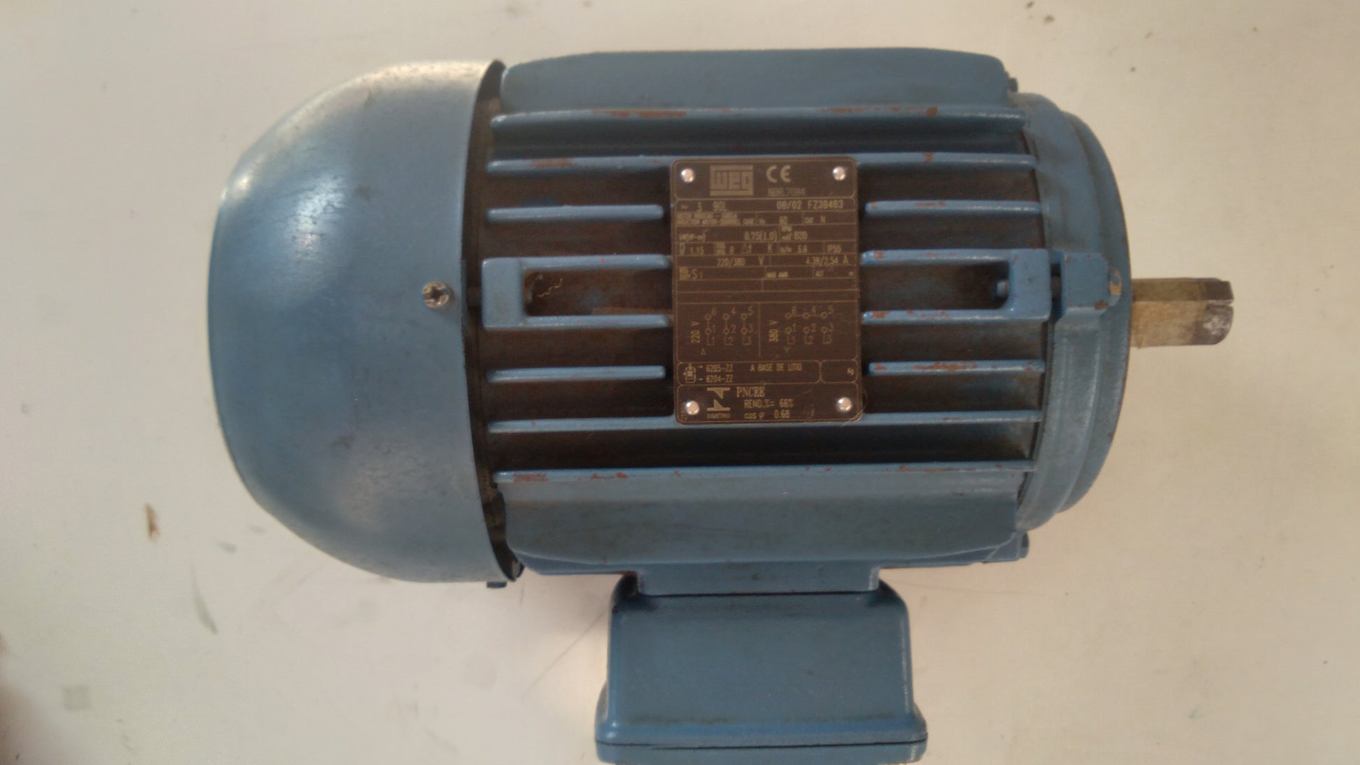 Motor WEG 1CV 8p
