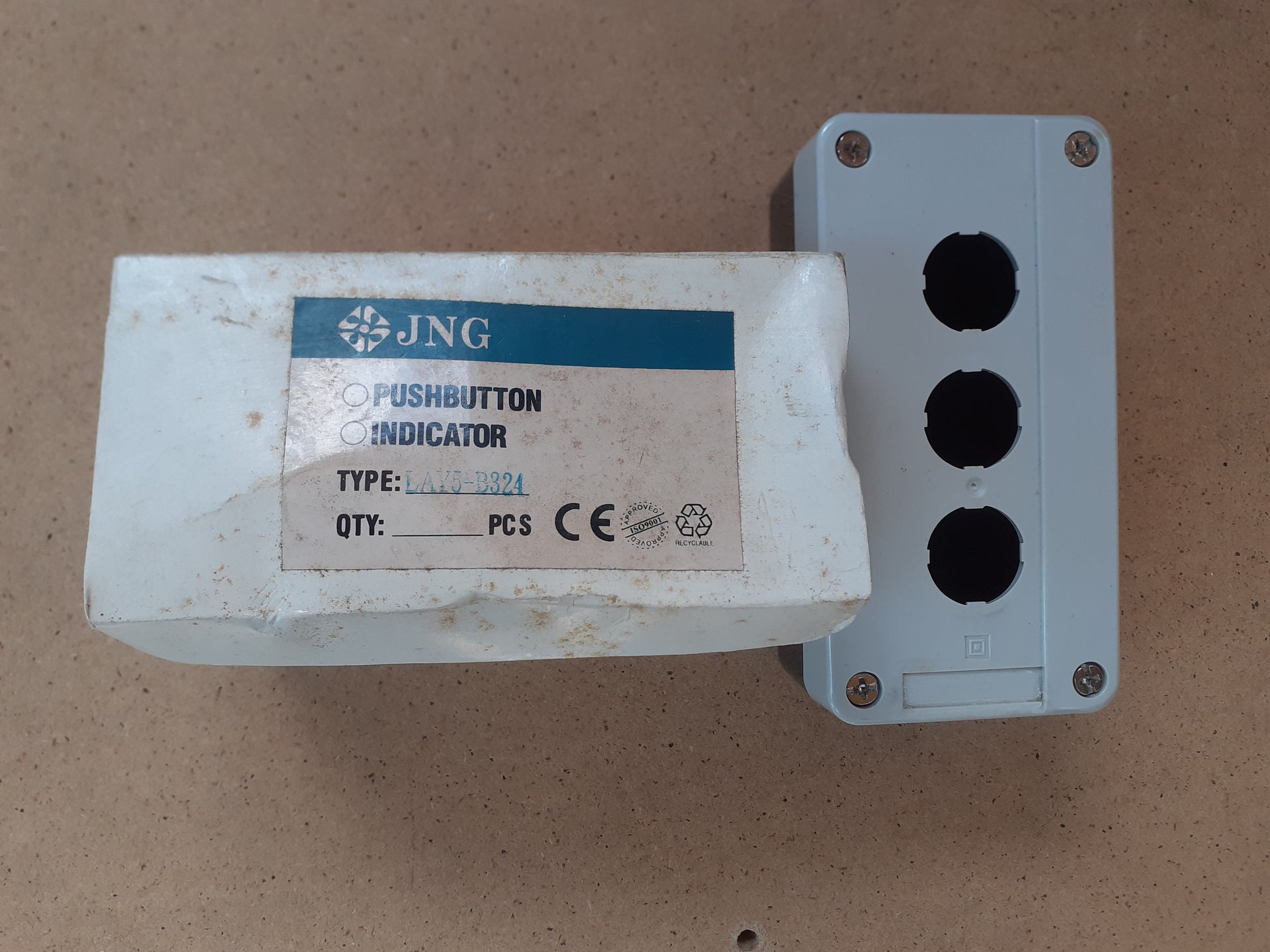 Botoeira JNG LAY5-B324