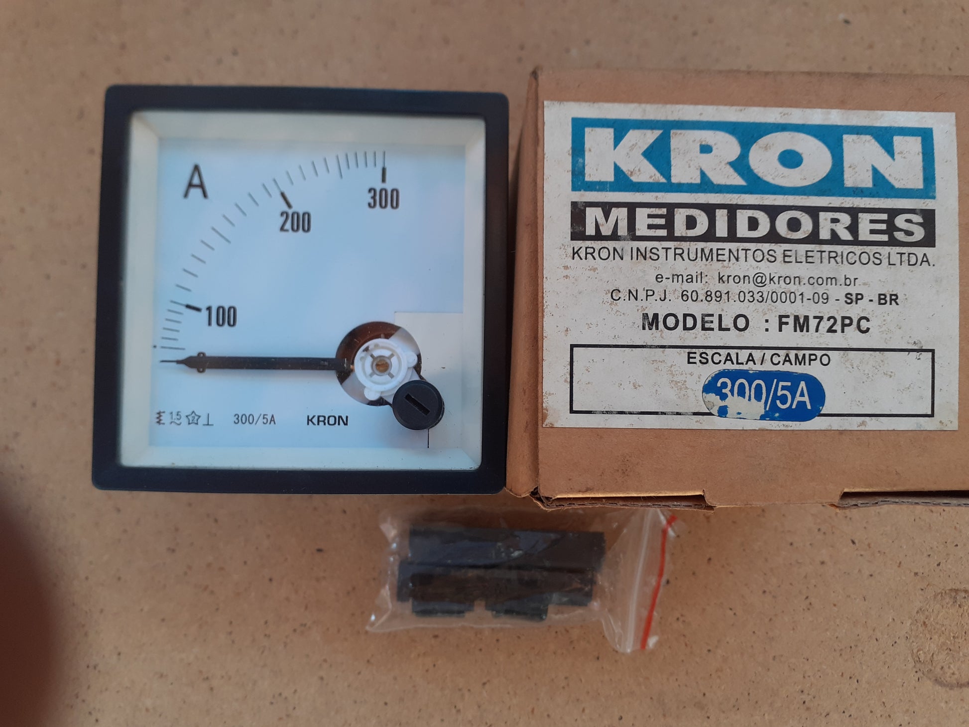 Amperimetro Kron FM72PC 300-5A
