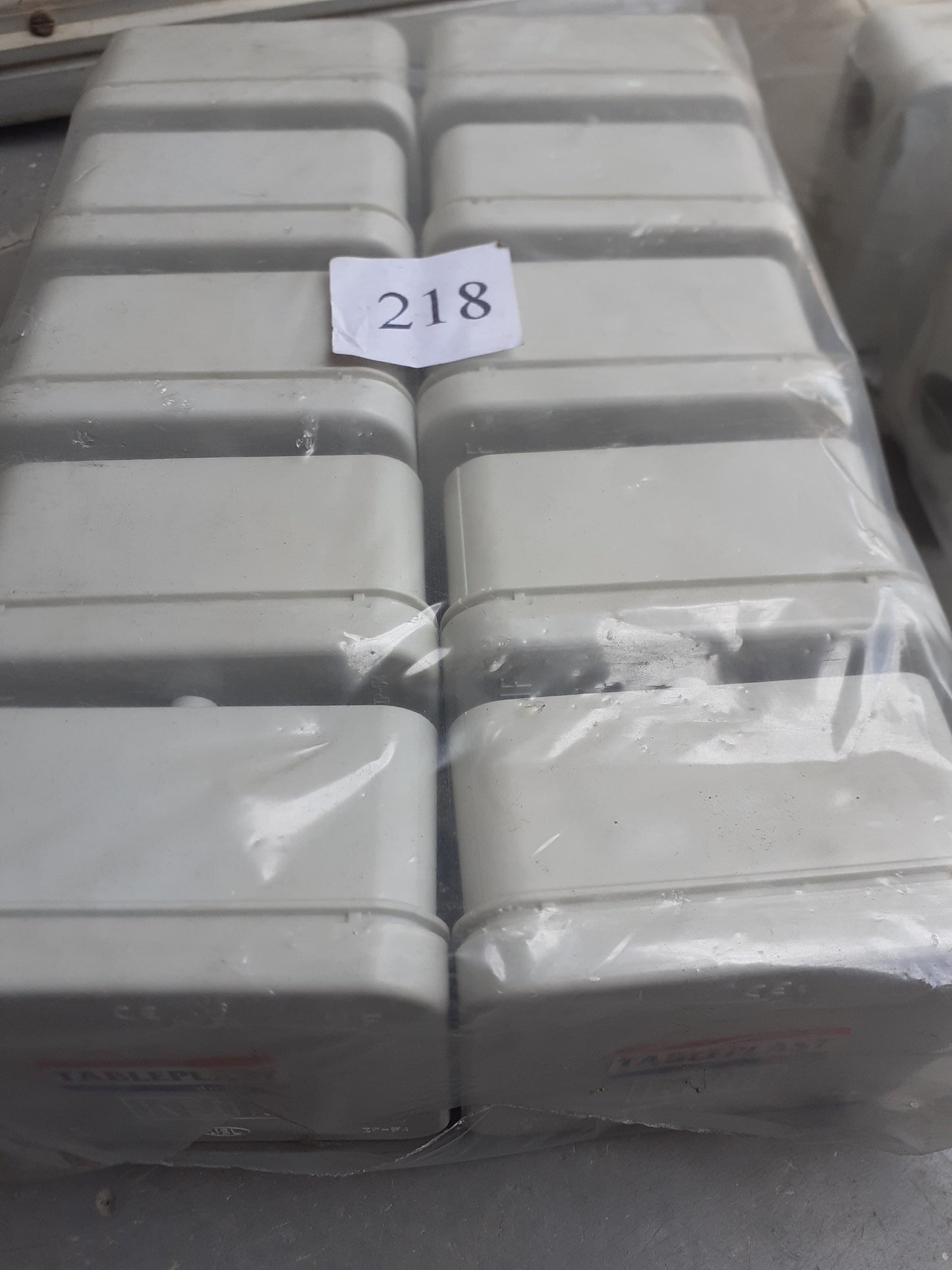 Caixa Tableplast 218