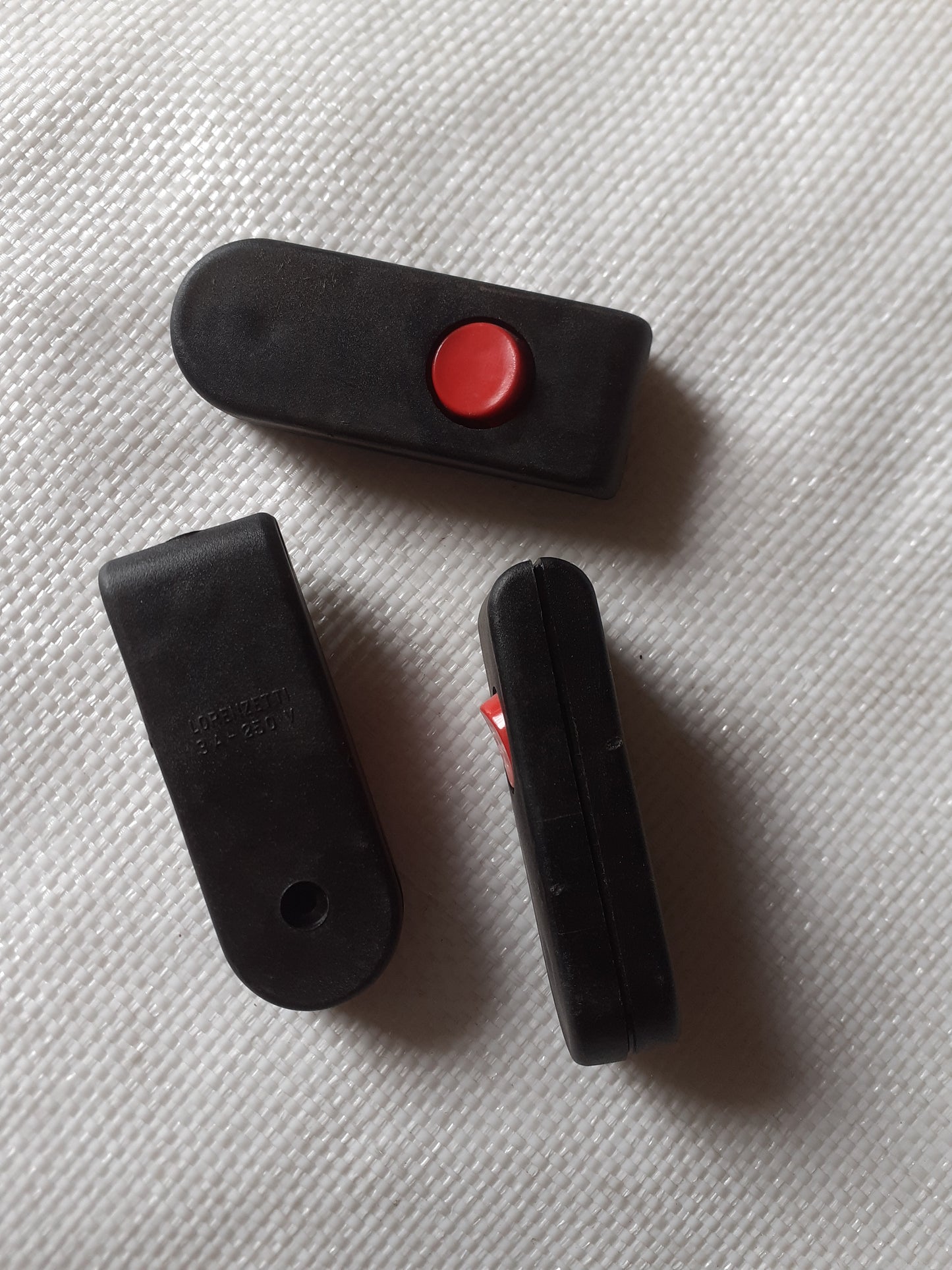 Interruptor Lorenzetti preto com botao vermelho