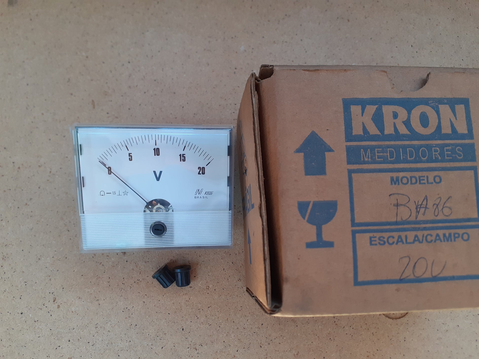 Voltimetro Kron BA86 20VCC