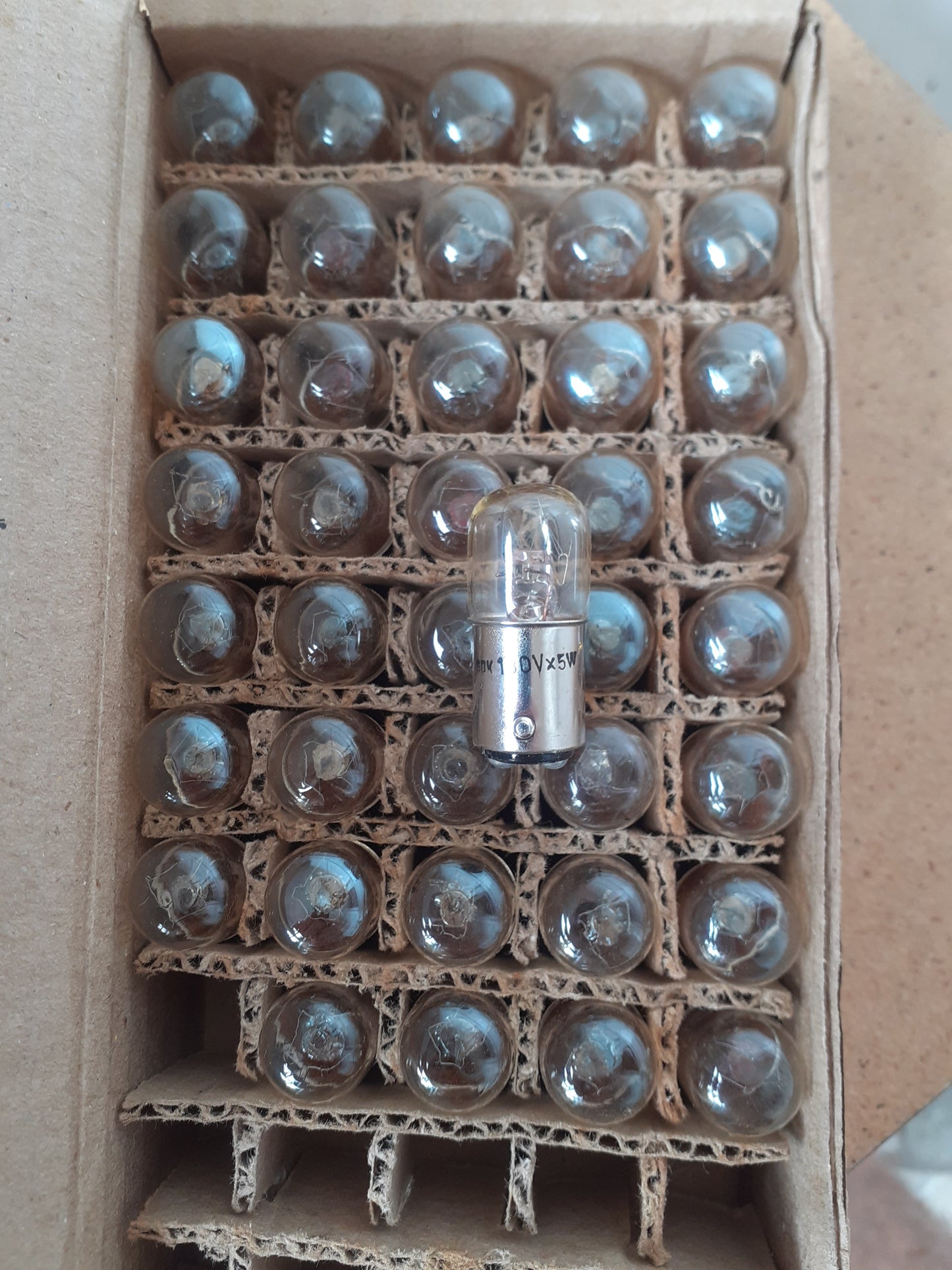 Lampad Sadokin BA15d 130V5W